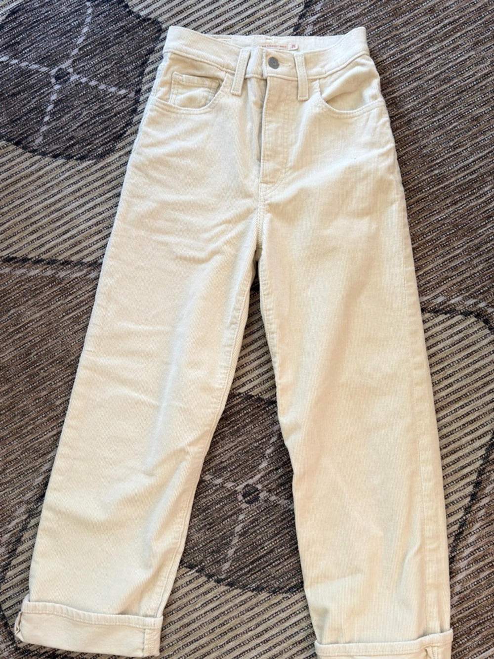 Levi's Ribcage High Waist Corduroy jeans in White Swan size 25x27